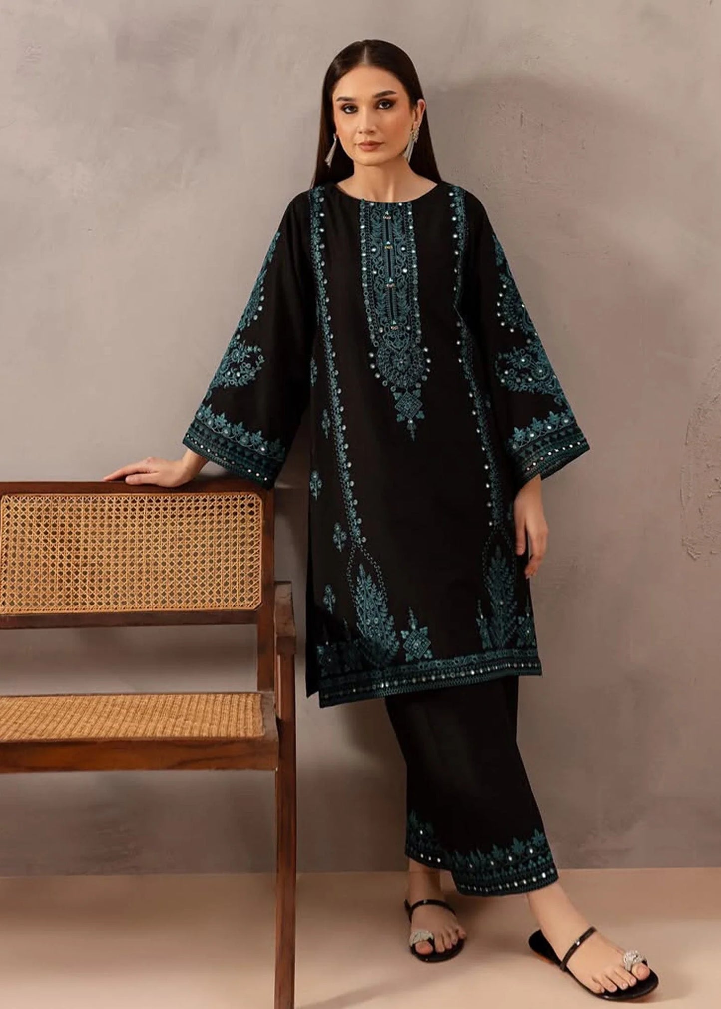 Kaamla Embroidered - 2 Pieces