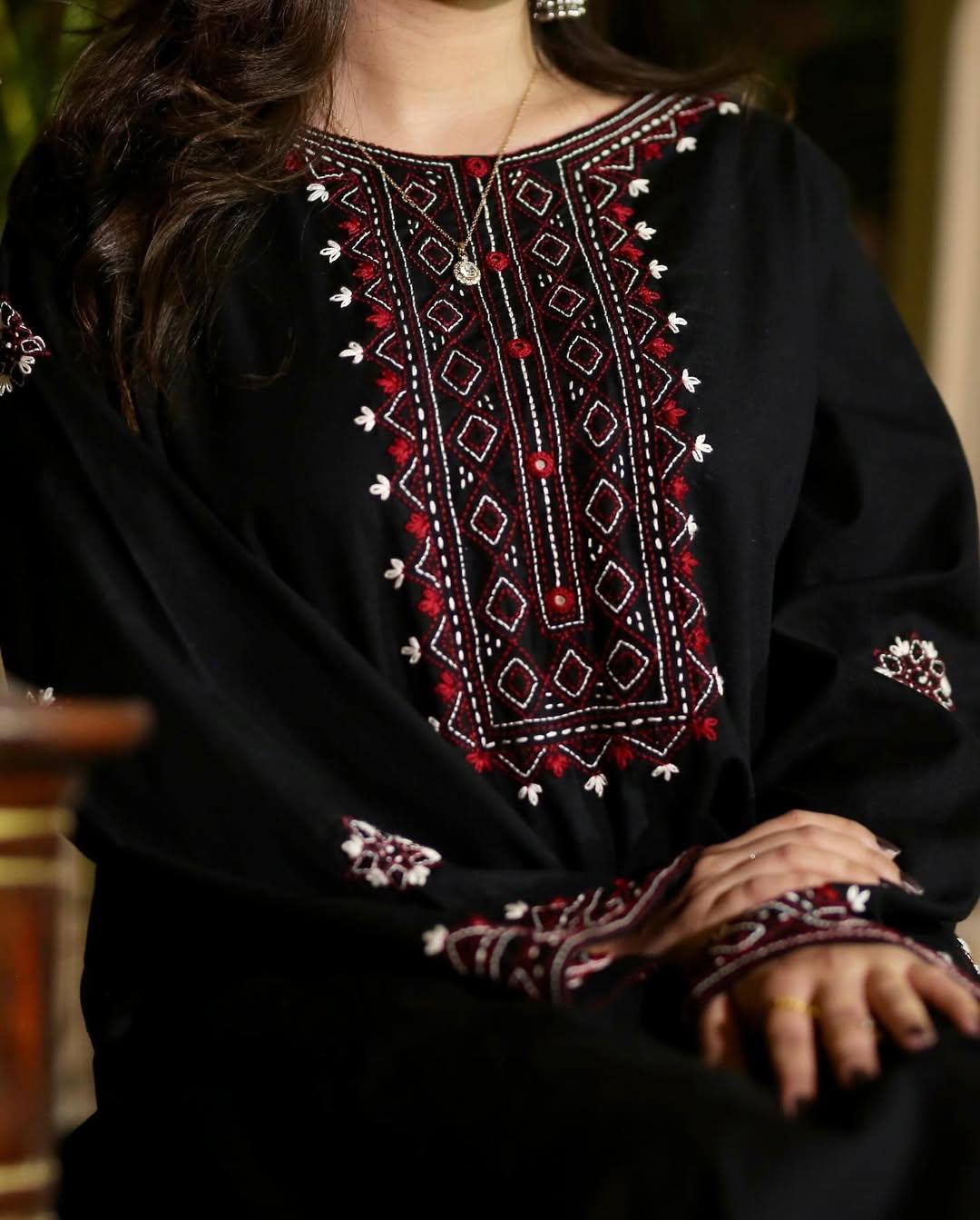 BLACK LUXE EMB 2PC
